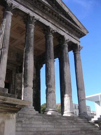 Nemausus, Maison Carrée, entrance