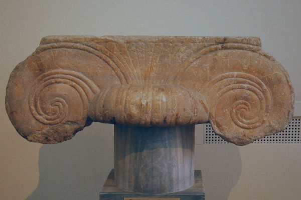 Oropos, Aeolian-Ionic capital