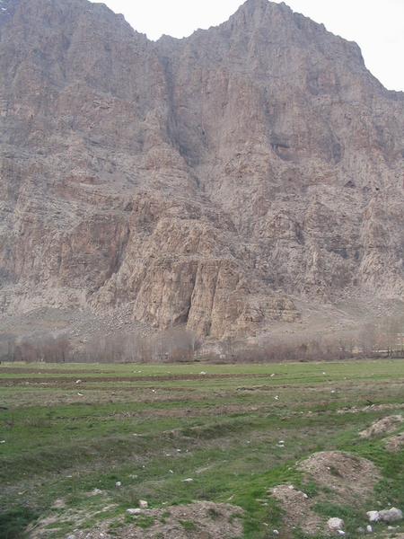 Behistun, Darius' relief from a distance