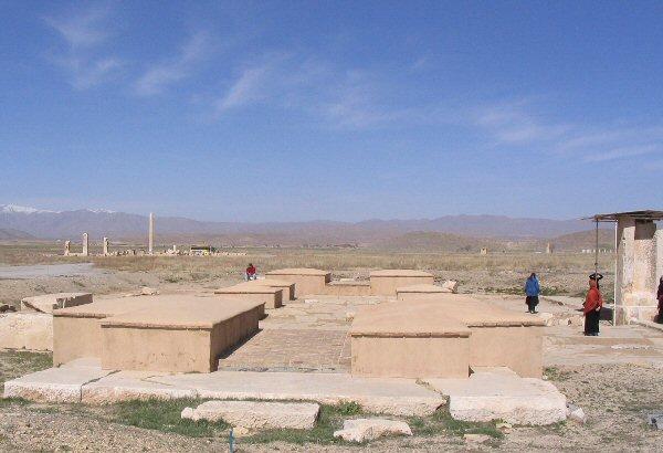 Pasargadae, Gate R (1)