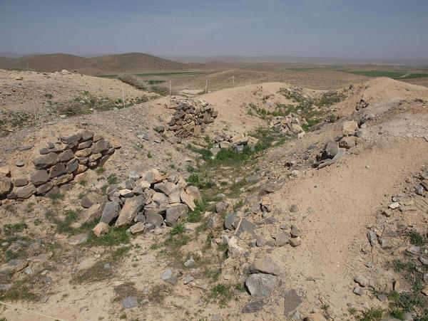 Pasargadae, Tall-e Takht, Rubbish