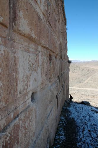 Pasargadae, Tall-e Takht, Wall