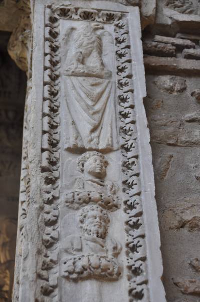 Rome, Arch of the Bankers, Military standard with portraits of Septimius Severus and Caracalla