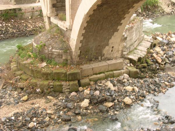 Rome, Bridge of Fabricius, Foundation