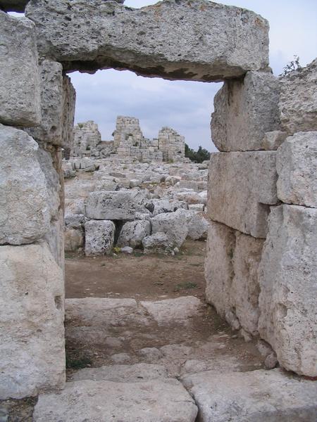 Syracuse, Euryalus, Door with view