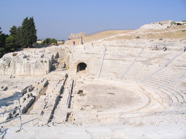 Syracuse, Theater, Stage and orchestra