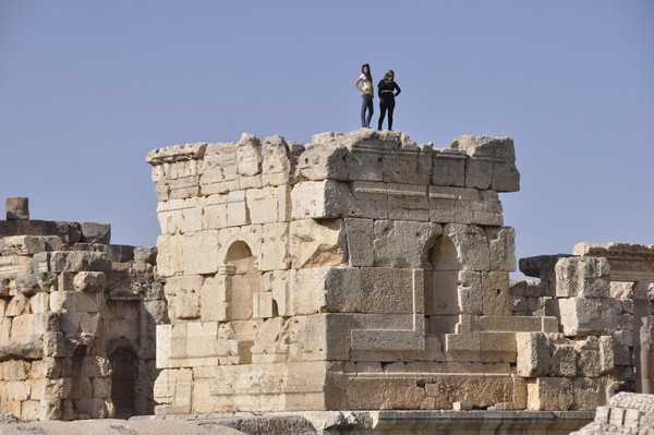 Baalbek, temple of Jupiter, Great Court, Small altar (1)