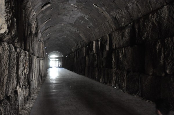 Baalbek, temple of Jupiter, Great Court, Tunnel