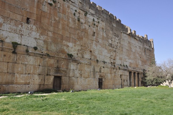 Baalbek, Temple of Jupiter, Shrine, Southern terrace wall (1)