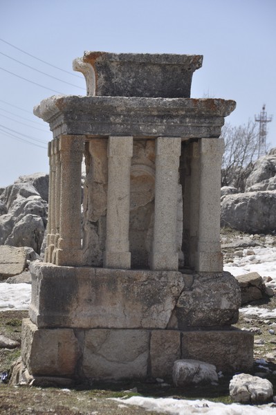 Faqra, Small altar (3)