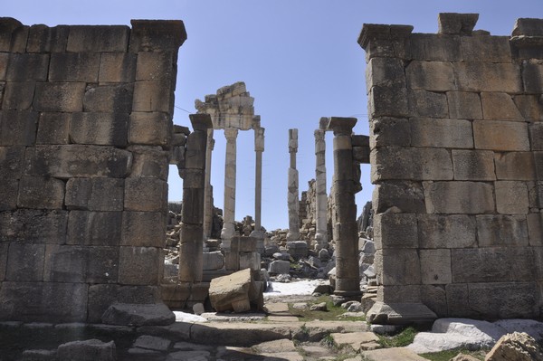 Faqra, Temple of Adonis, Entrance (2)