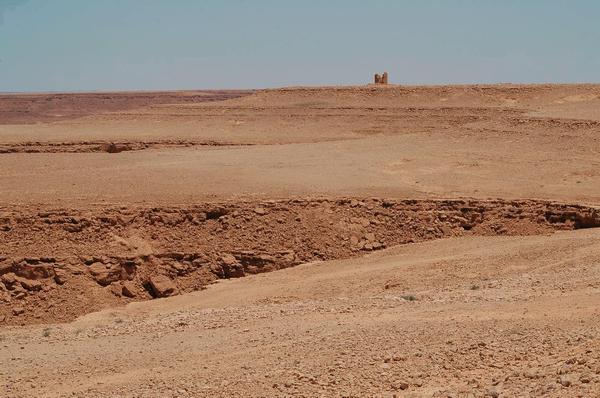 Gheriat al-Garbia, Signal tower in the distance