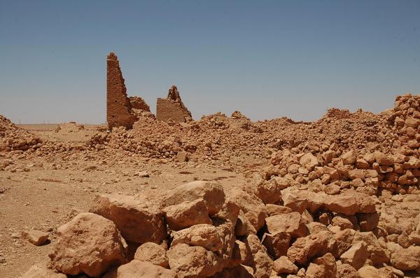 Gheriat el-Garbia, Southwest gate, Inside