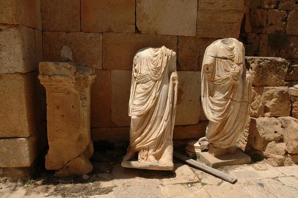 Lepcis, Theater, entrance, statues