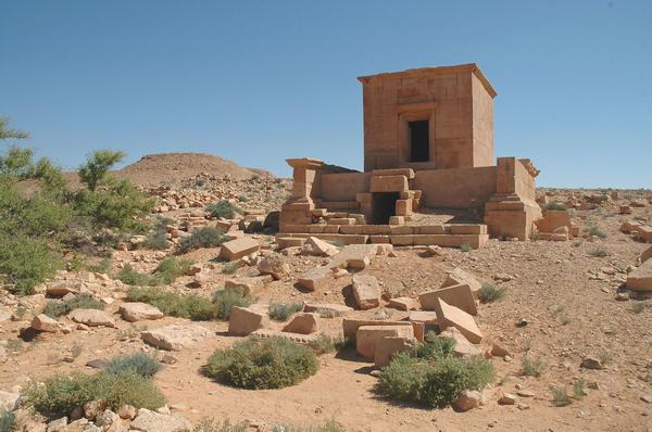 Qasr Banat, Mausoleum