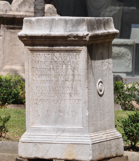 Puteoli, Inscription mentioning Faustina I