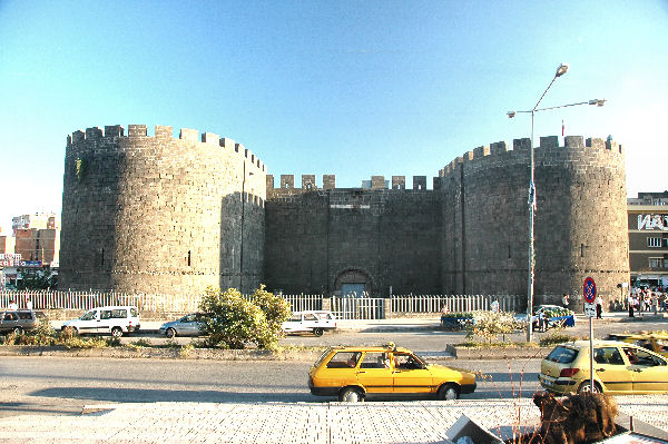 Amida, Harput Gate and towers