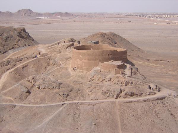 Yazd, Northwestern "tower of silence" (3)