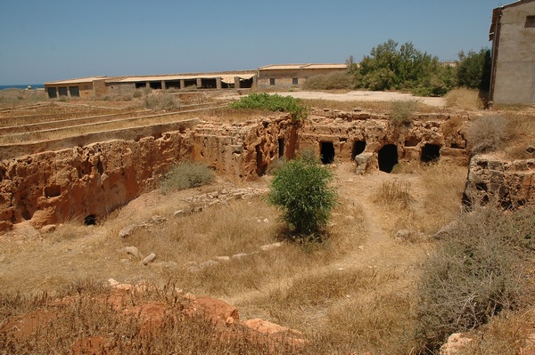 Taucheira, Quarry with rocktombs