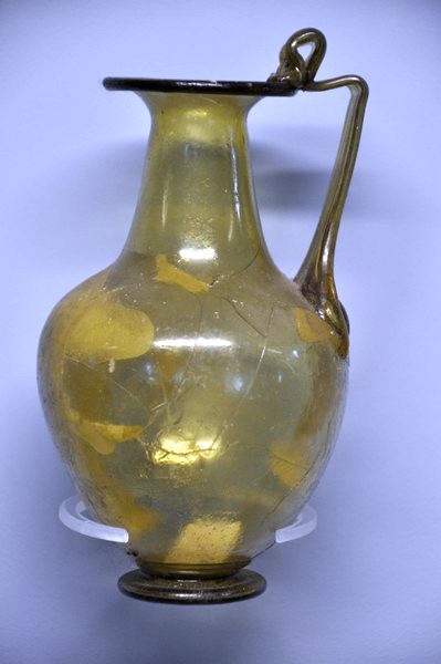 Viminacium, Glass jar