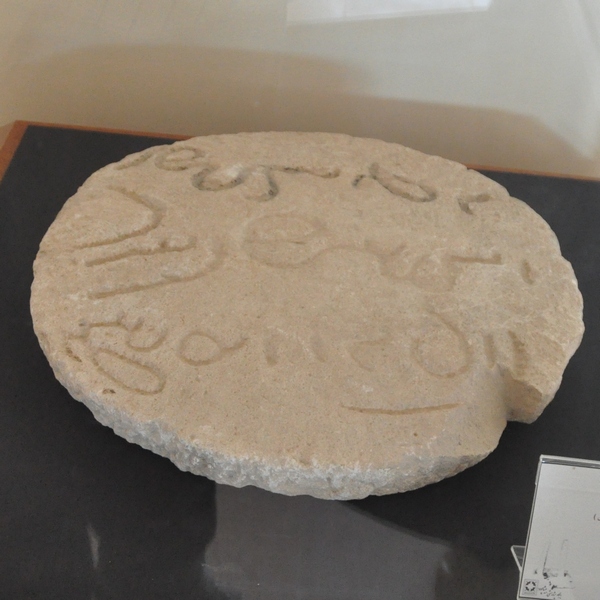 Bishapur, Tombstone with a Pahlavi inscription