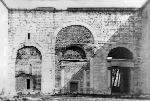 The Golden Gate in Constantinople at the beginning of the twentieth century, seen from the outside.