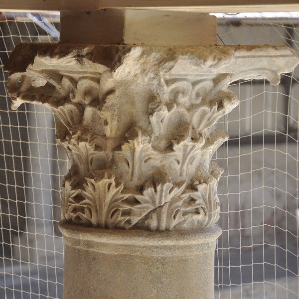 Piazza Armerina, 13 Peristyle, Corinthian capital