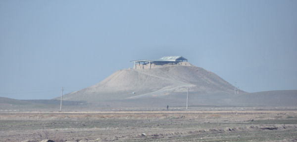 Tepe Nush-e Jan, From the east