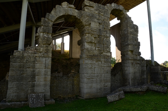 Andesina, Amphitheater, Outside, Arches