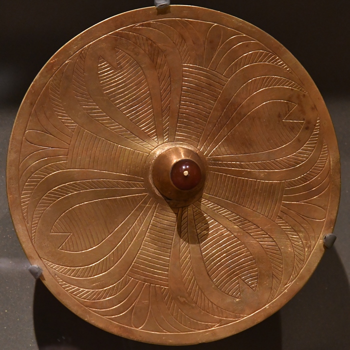 Byblos, Temple with the obelisks, Gold disk