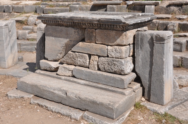 Priene, Theater, Altar