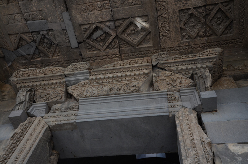 Garni, Roman-style monument, Entrance, Lintel (1)