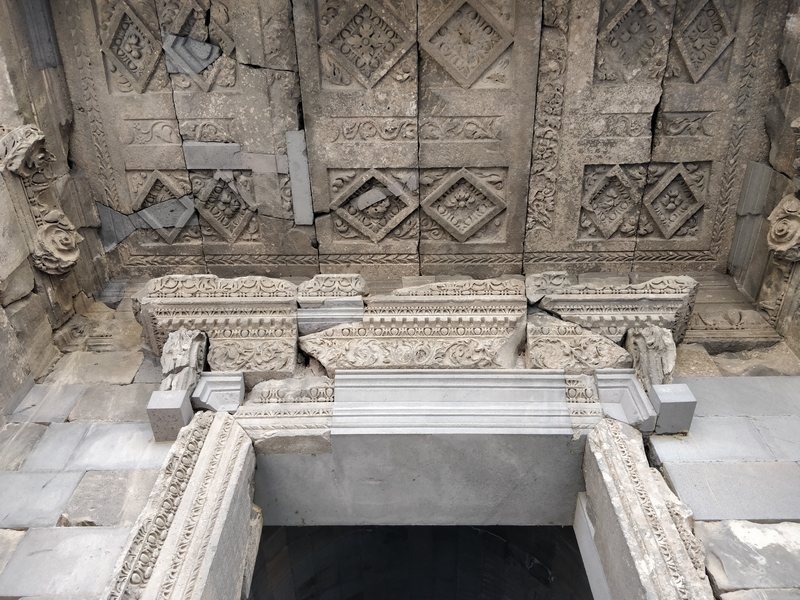 Garni, Roman-style monument, Entrance, Lintel (2)