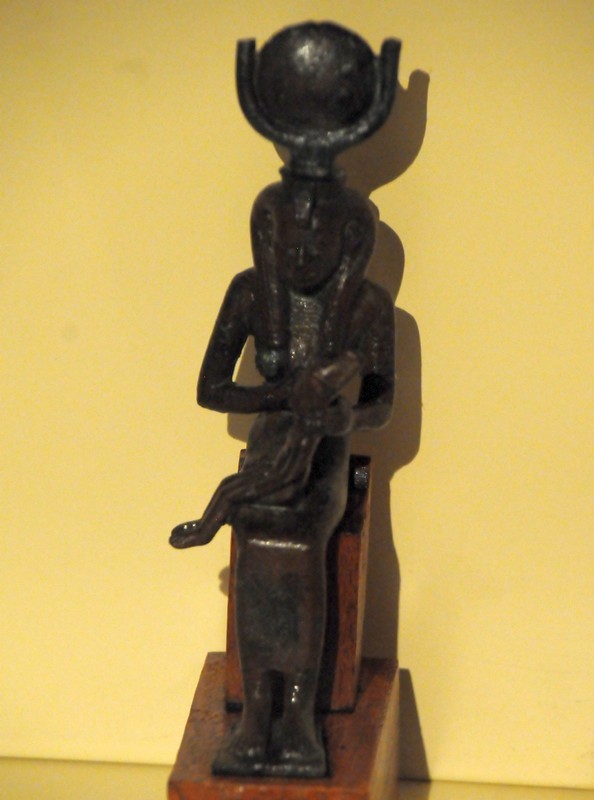 Sais, Statuette of Isis Lactans