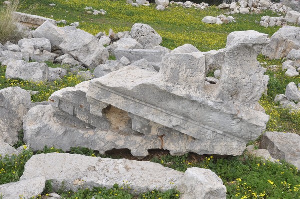 Ain Akrine, temple 2, tympanon