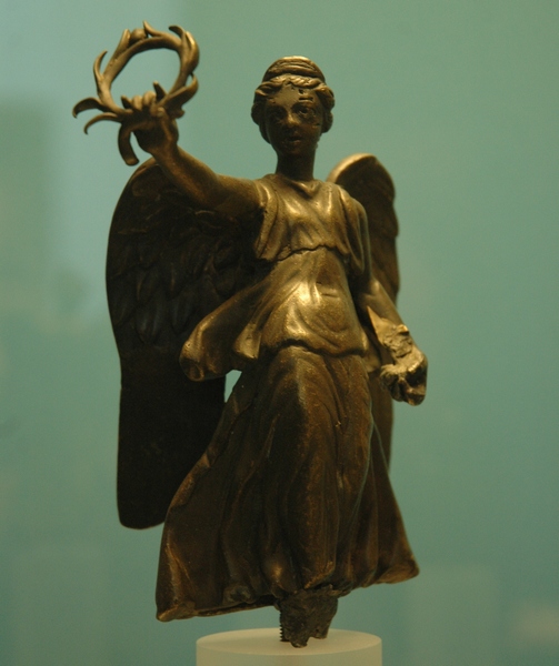 Bonn, Statuette of Victoria